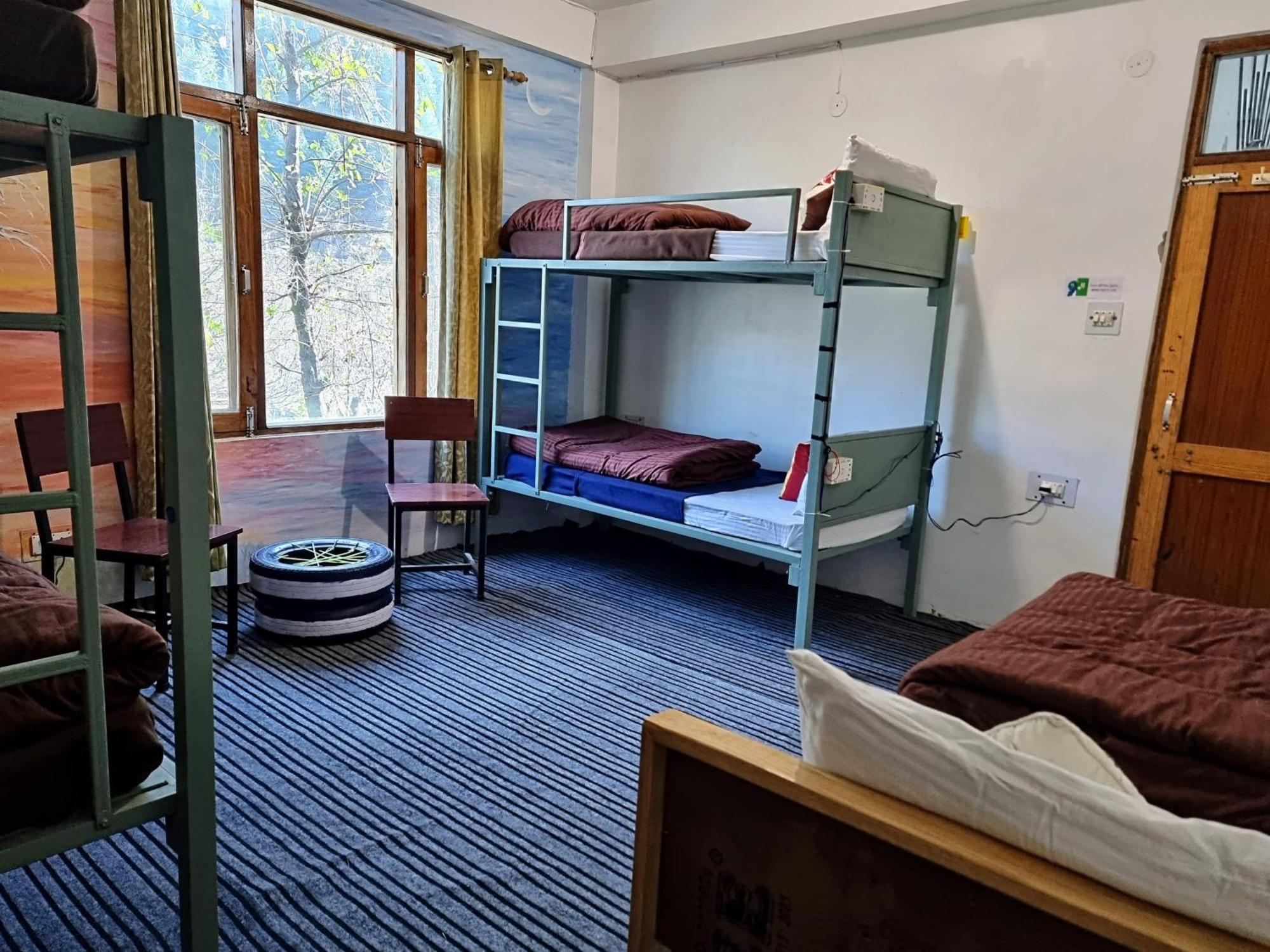 The Bunker Burwa Manali Hostel - Manali (Himachal Pradesh) — Photos 3